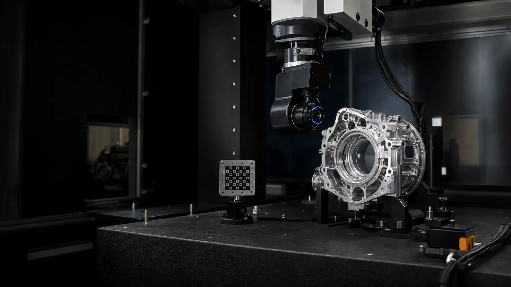 Optical metrology cell inspecting a precision-machined component